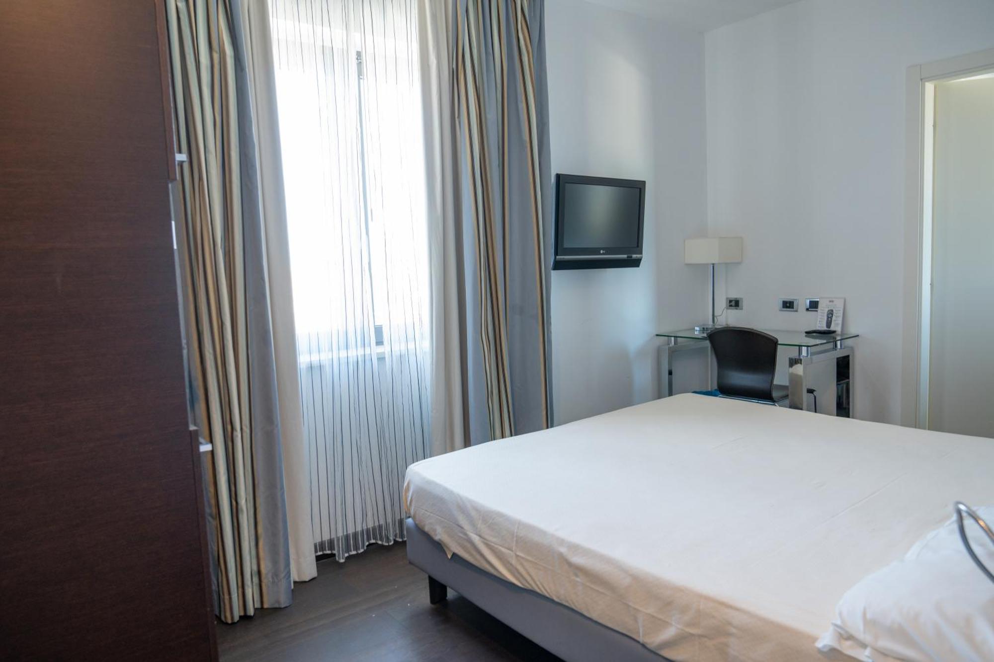 Hotel Napoleon Торре-Мелисса Экстерьер фото